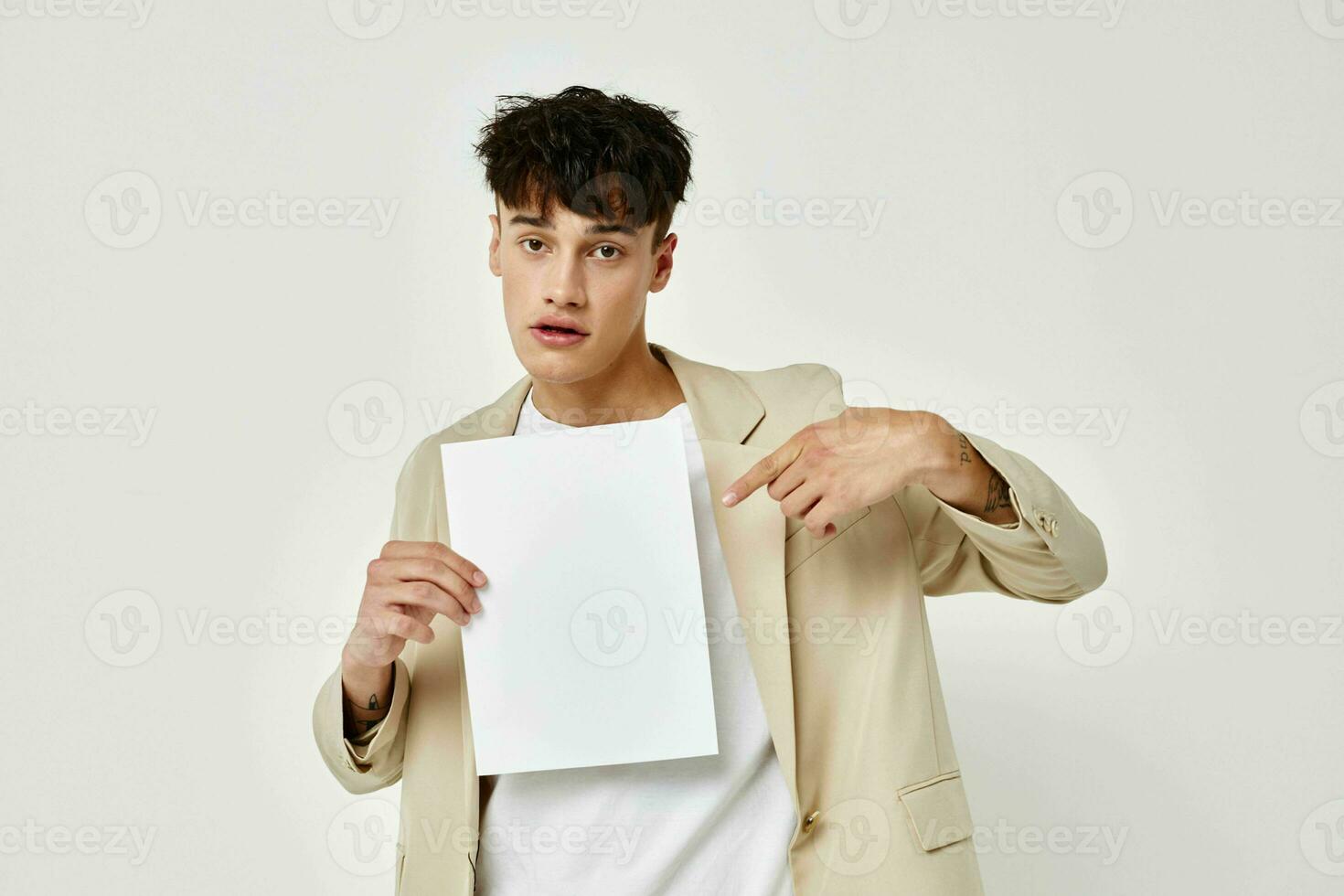 Photo young boyfriend posing jacket emotions copy-space light background unaltered