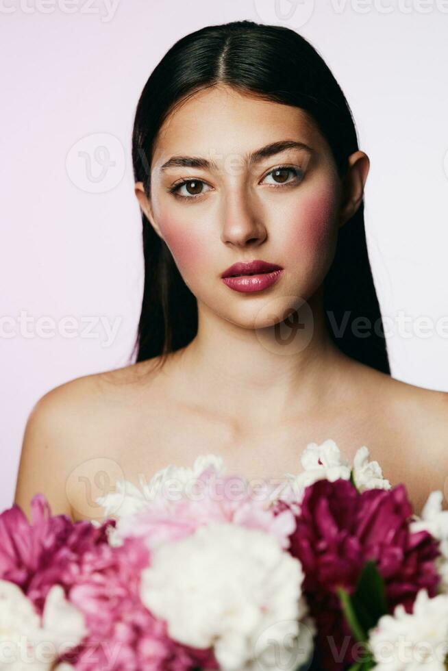 mujer retrato modelo belleza sonrojo flor niña maquillaje rosado blanco cara foto