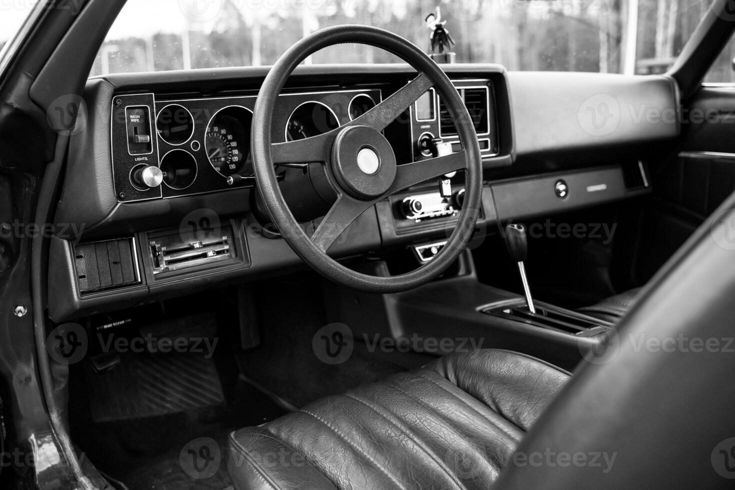 steering wheel, dashboard of an old powerful classic American car photo