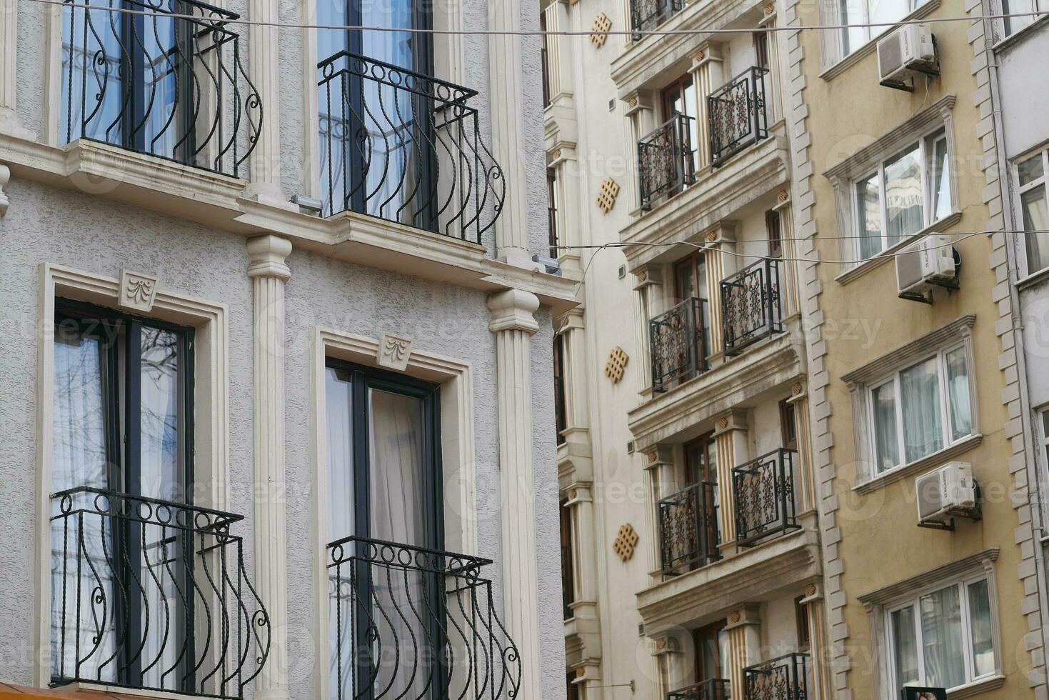 establish shot of a residential building with balcony photo