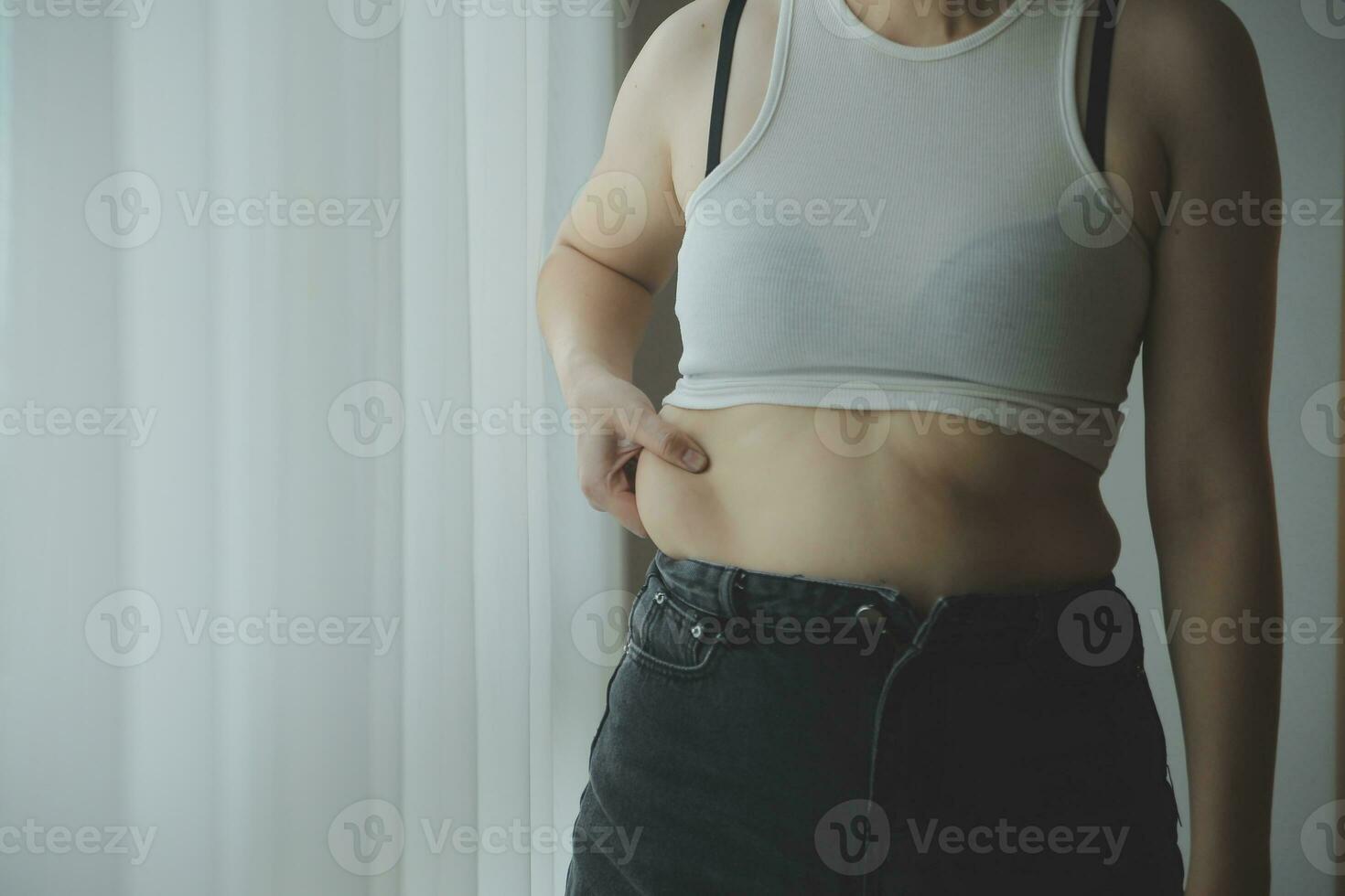 Premium Photo  Cropped rearview adipose fat woman with big excess  cellulite flabs on back measuring waist with tape roulette dieting