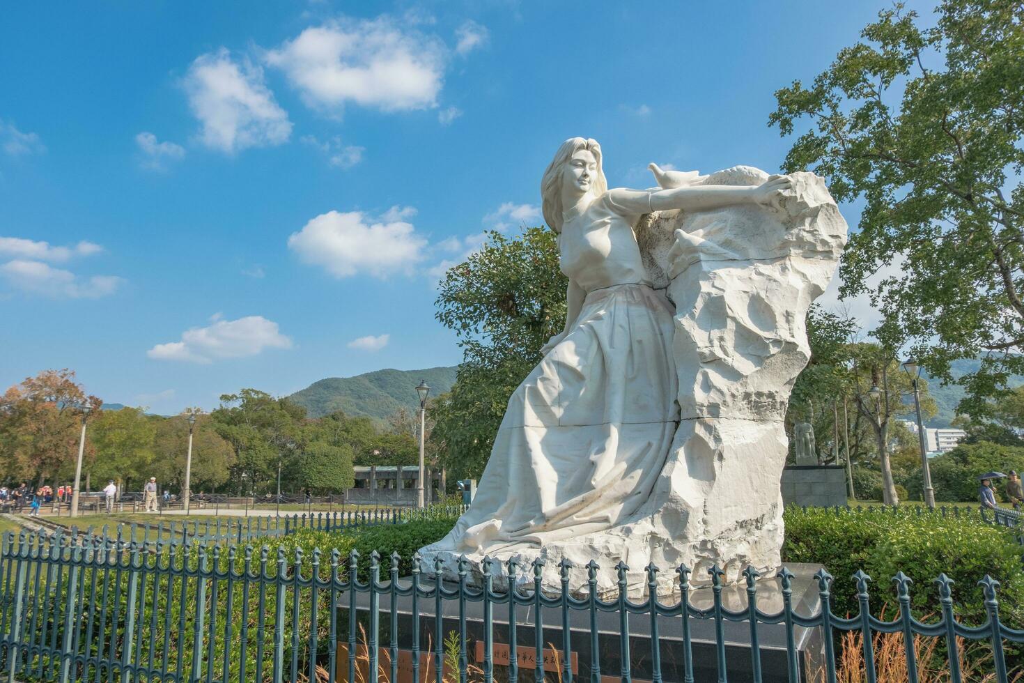 nagasaki, kyushu, japón - octubre 24, 2018 estatuas en Nagasaki paz parque foto