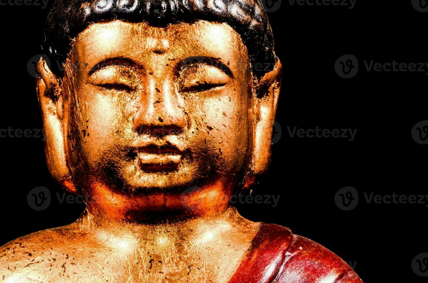 Small Buddha statues photo
