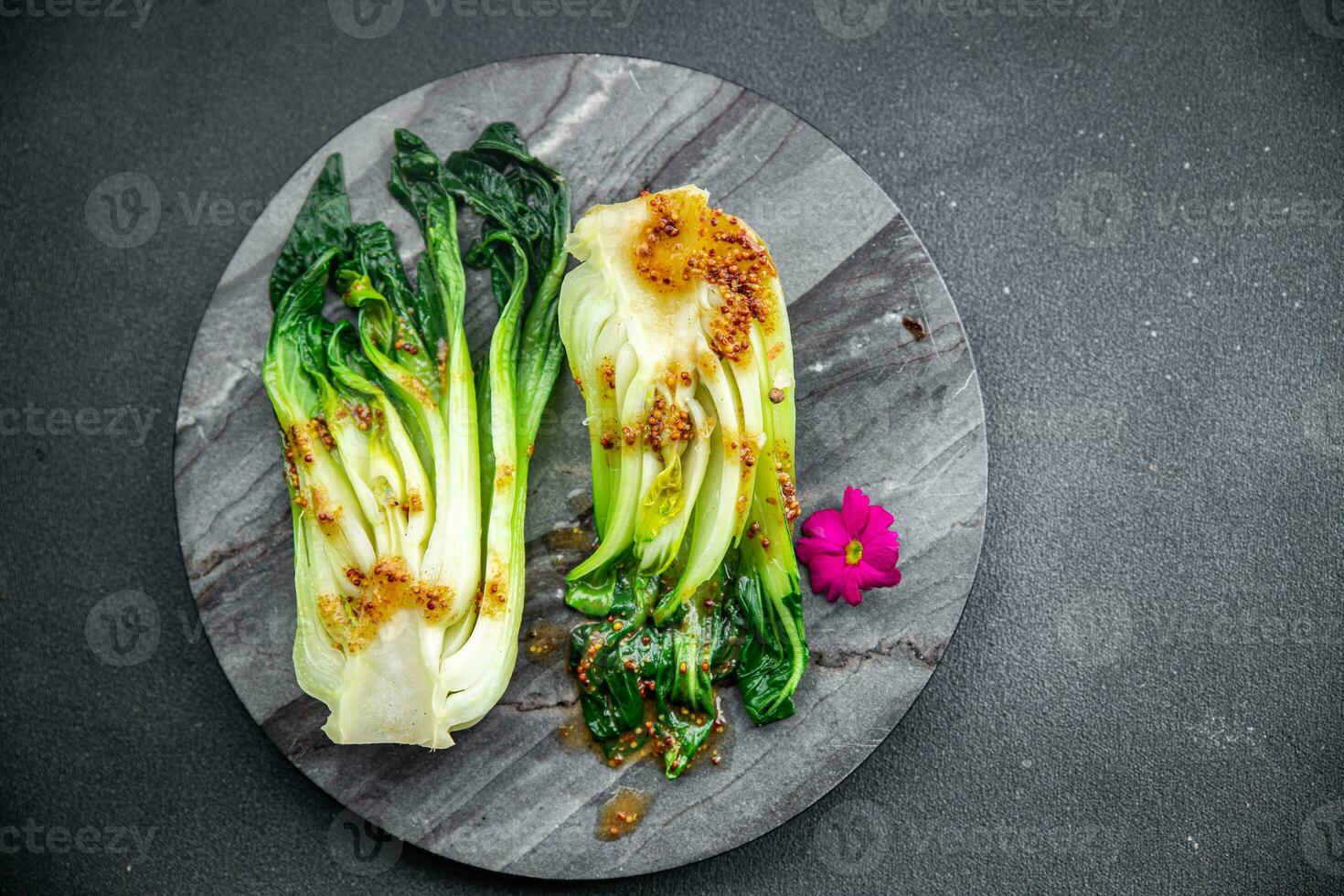 bok choy o pak choy plato , chino repollo vegetal sano comida comida bocadillo en el mesa Copiar espacio comida antecedentes rústico parte superior ver foto