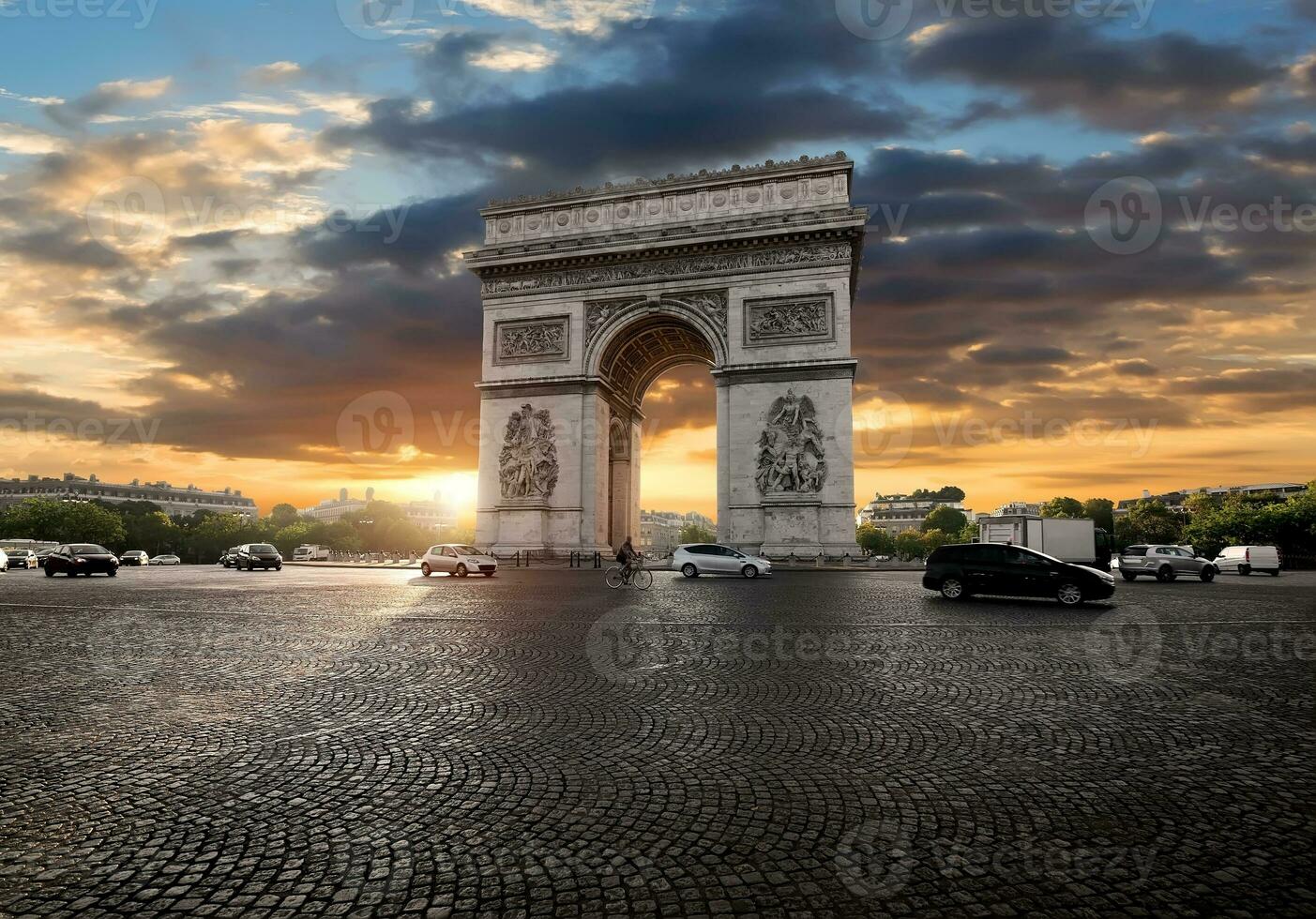 Triumphal Arch and clouds photo