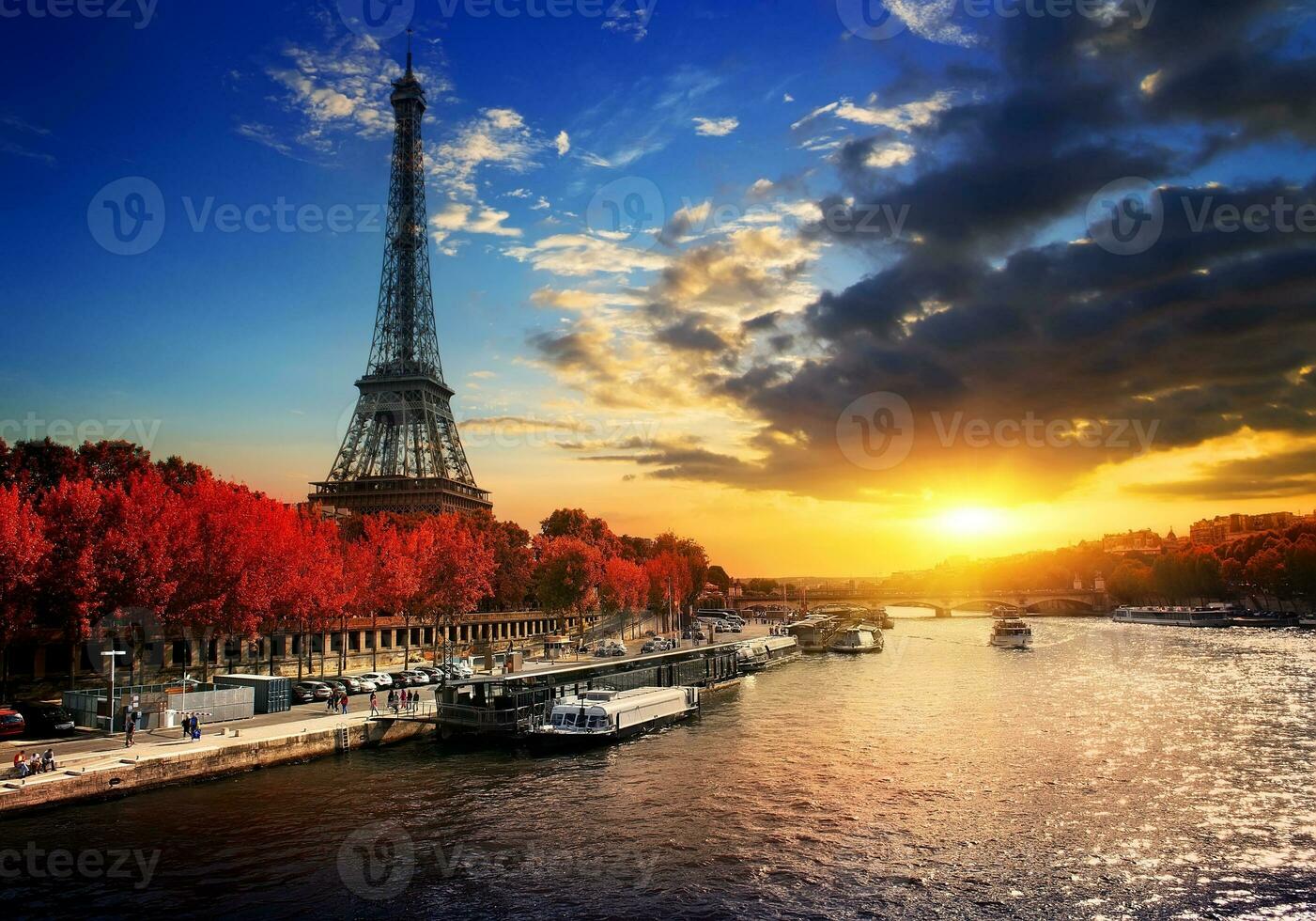 Eiffel Tower in autumn photo