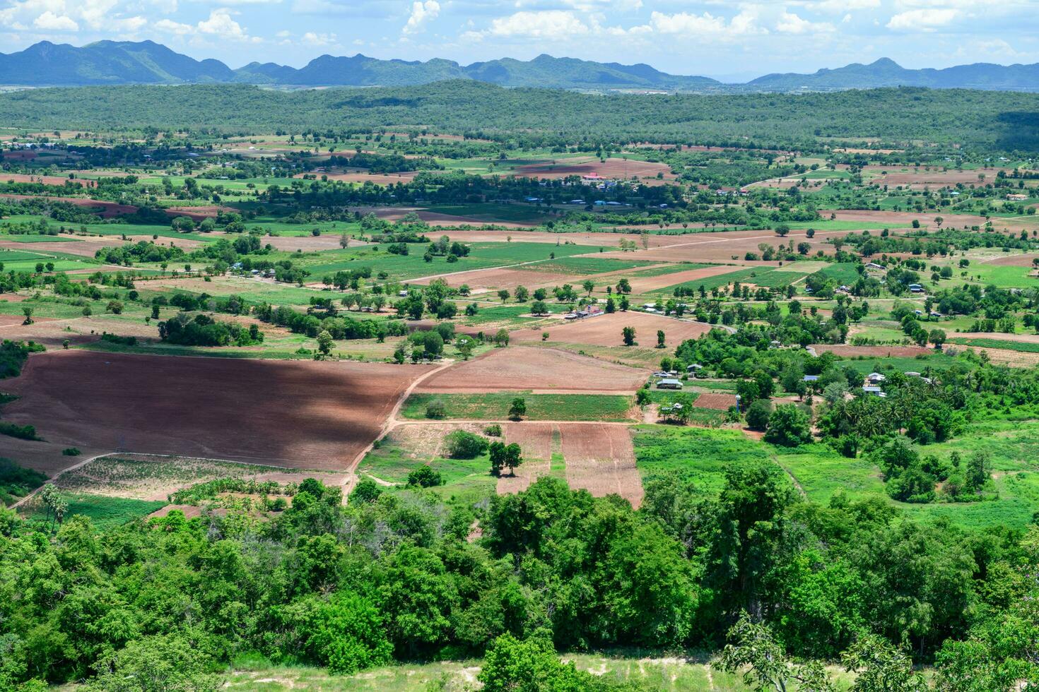 paisaje punto de vista a wat Pensilvania phu hai largo en pak Chong, nakhon ratchasima. foto