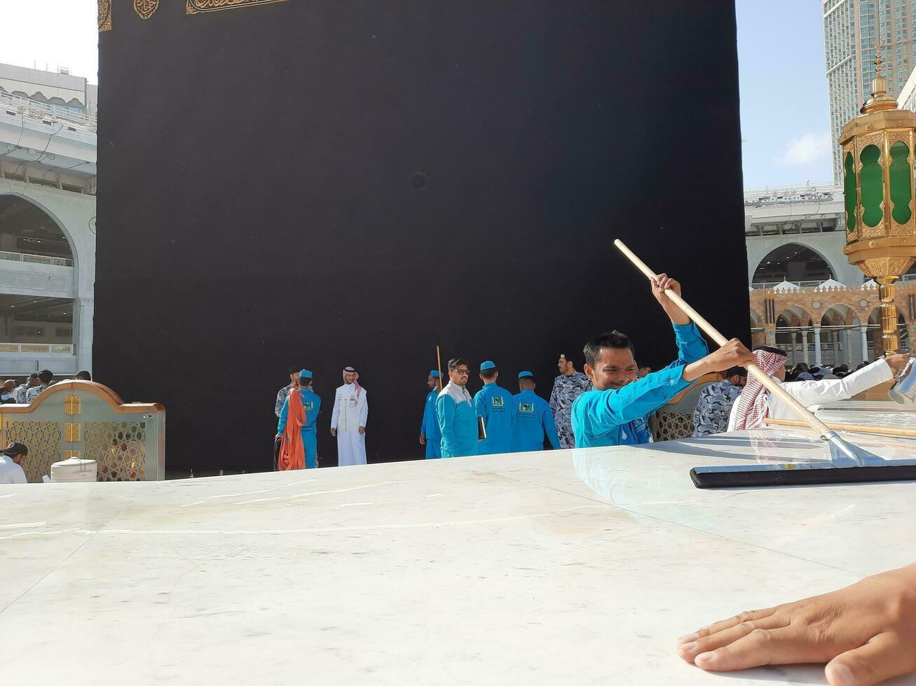 la meca, saudi arabia, mayo 2023 - un hermosa ver de limpieza Los odio durante tiempo de día cerca el kaaba en el patio de masjid al haram, la meca. foto