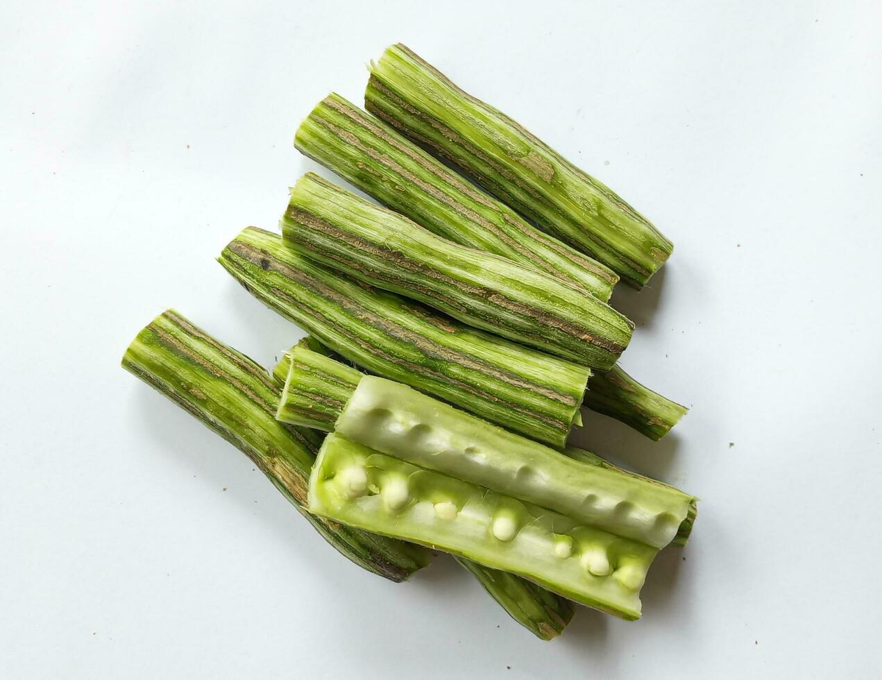 sano verde vegano súper alimento- Fresco cosechado orgánico moringa, Limarán, ben-aceite, tambor palo, Rábano picante árbol, o malunggay vegetal. en Indonesia esta vegetal es llamado sayur klentang. foto