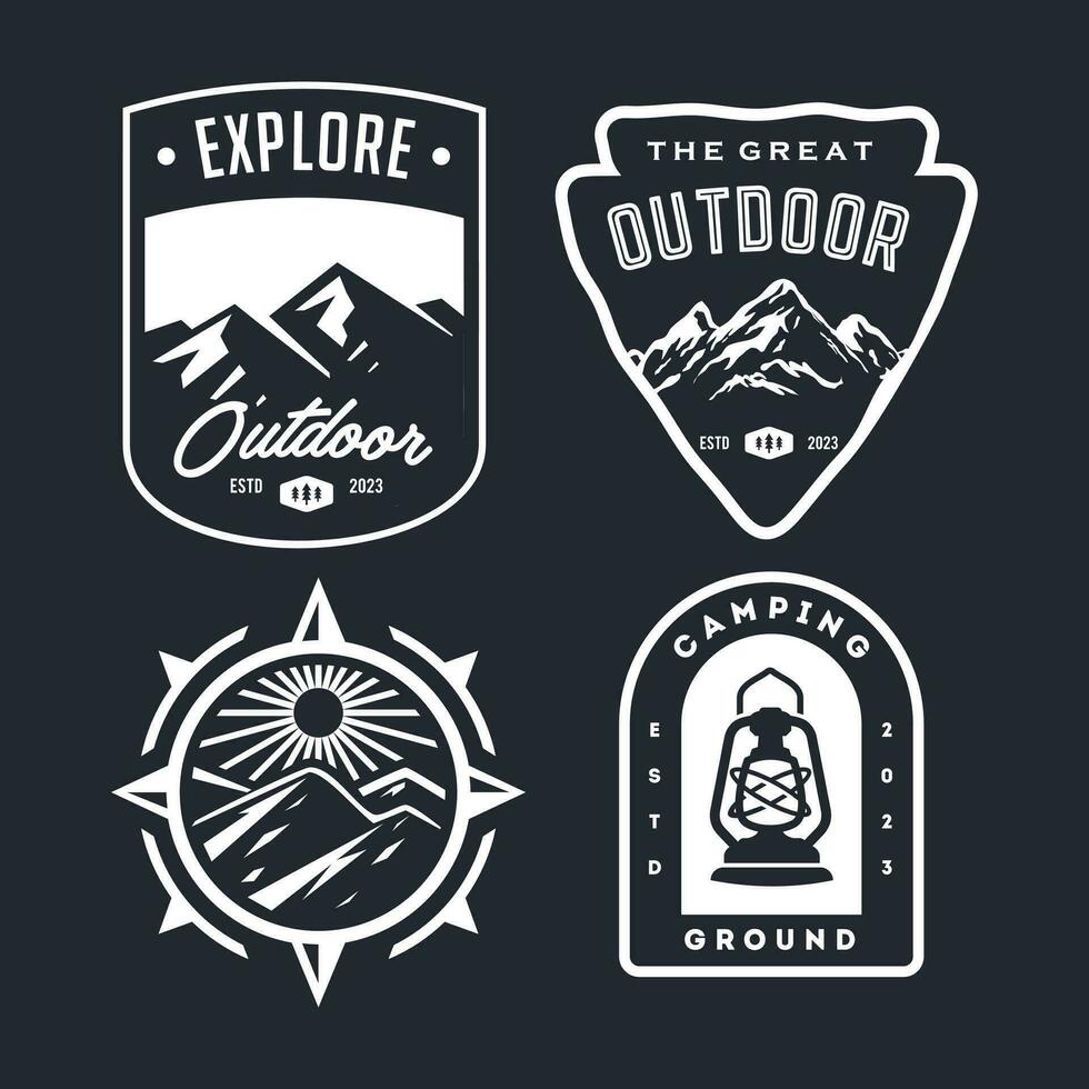 establecer colección de insignia de aventura vintage. logotipo de emblema de camping con ilustración de montaña en estilo retro hipster vector