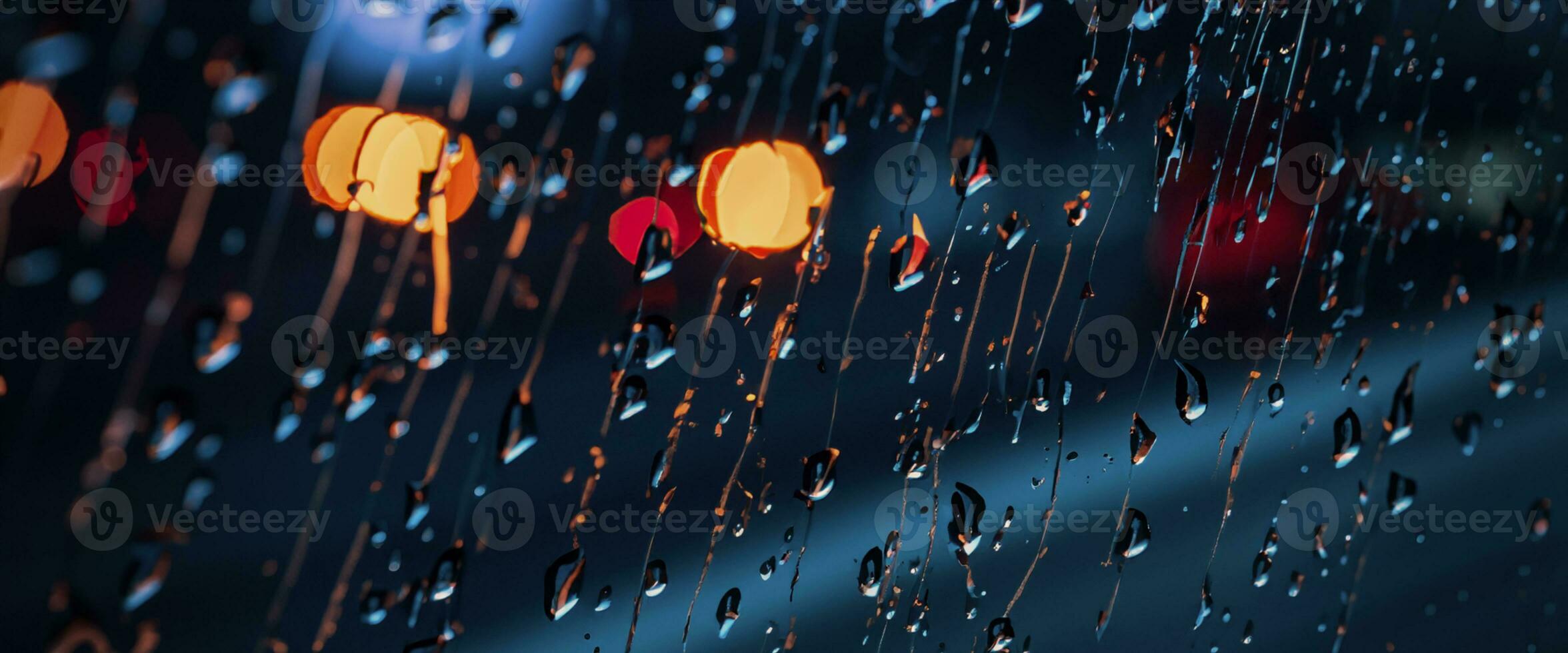 conducción en lloviendo. lluvia en coche parabrisas o coche ventana en lluvioso temporada y borroso tráfico la carretera en antecedentes. lluvia gotas en coche espejo. la carretera en lluvia. llovizna lloviendo disminuye conducción visibilidad. foto