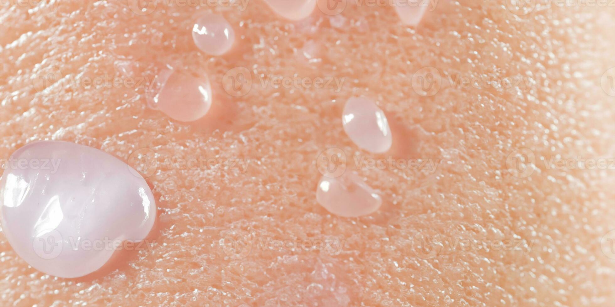 colágeno y hialurón suero gel en piel. salpicaduras de hialurón gel. foto