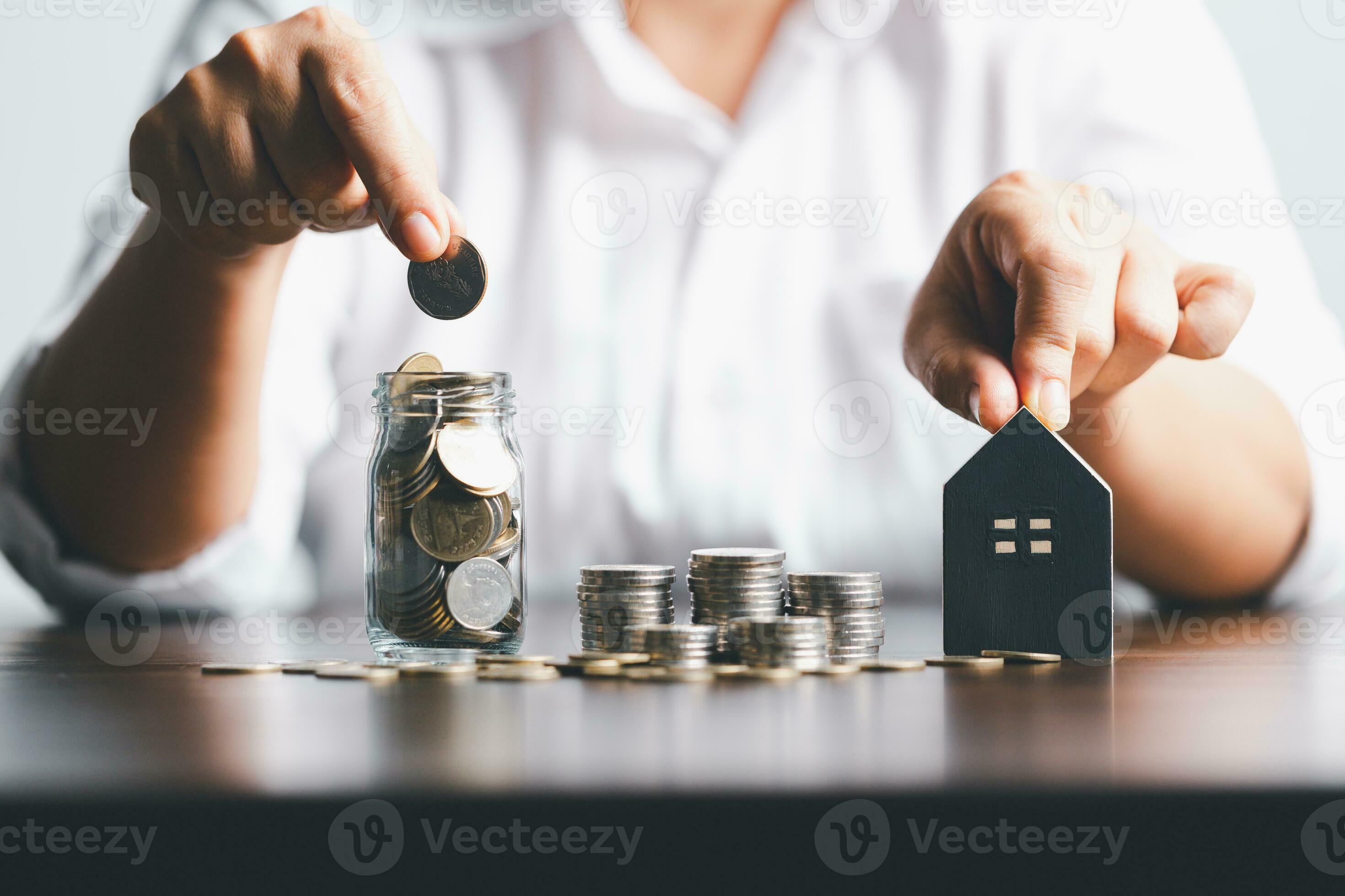 Real estate agents bid homes in the project to explain in detail to