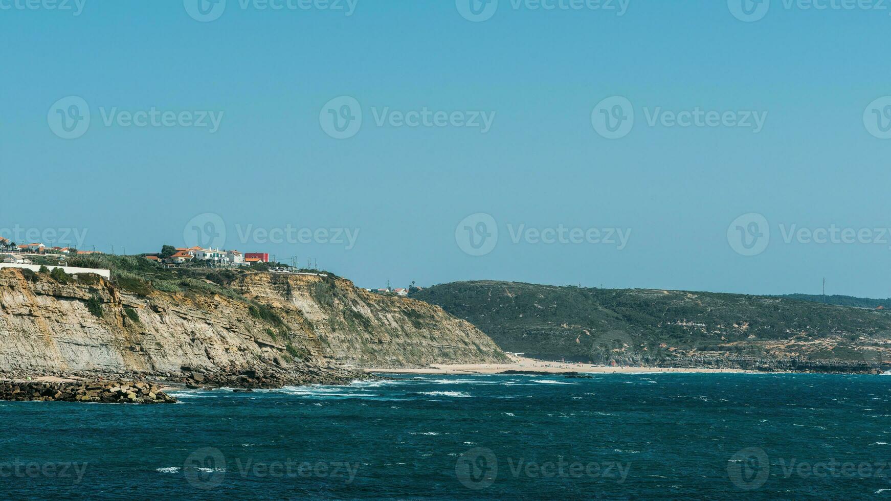 línea costera de ericiera en Portugal mirando hacia el sur hacia sintra y Cascais foto