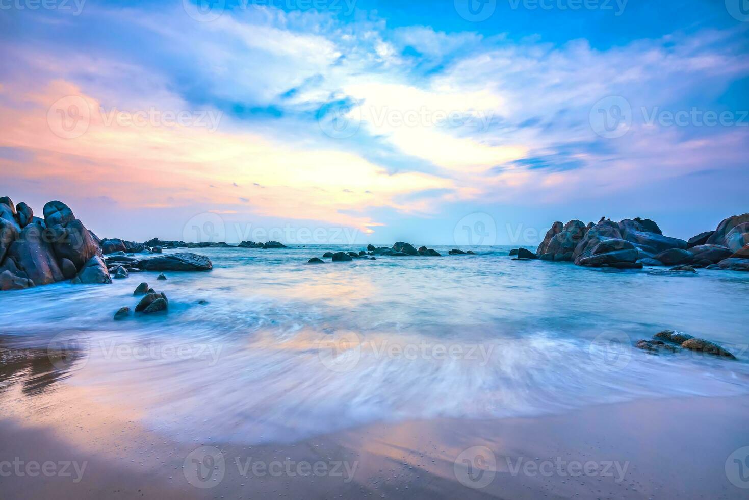 hermosa playa amanecer-olas foto