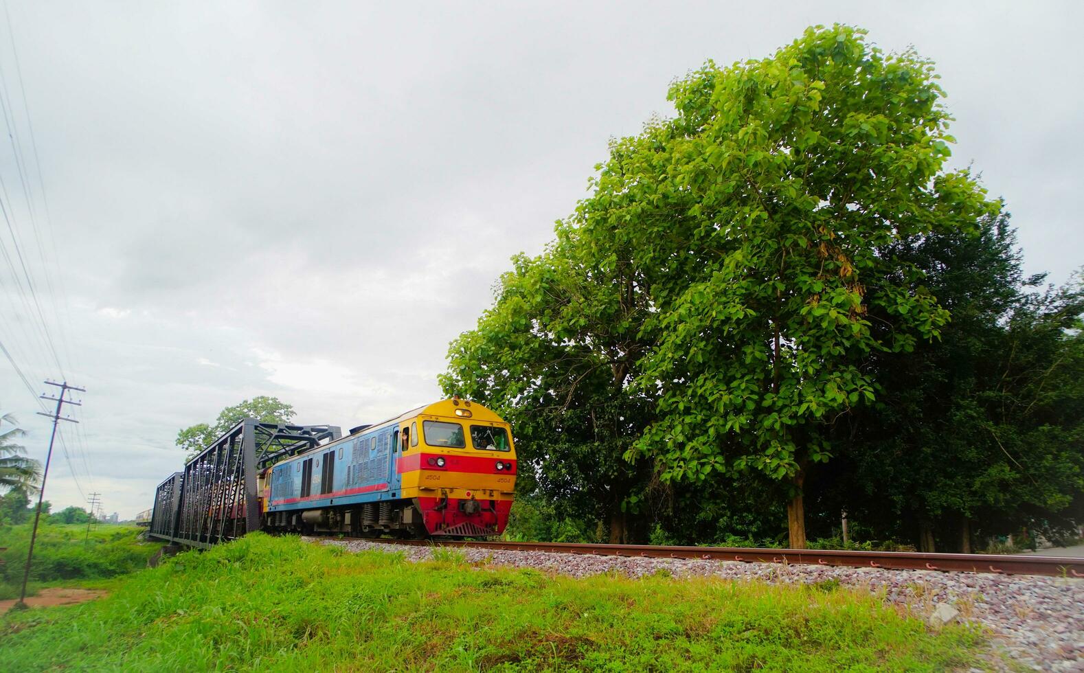 diesel train runs photo