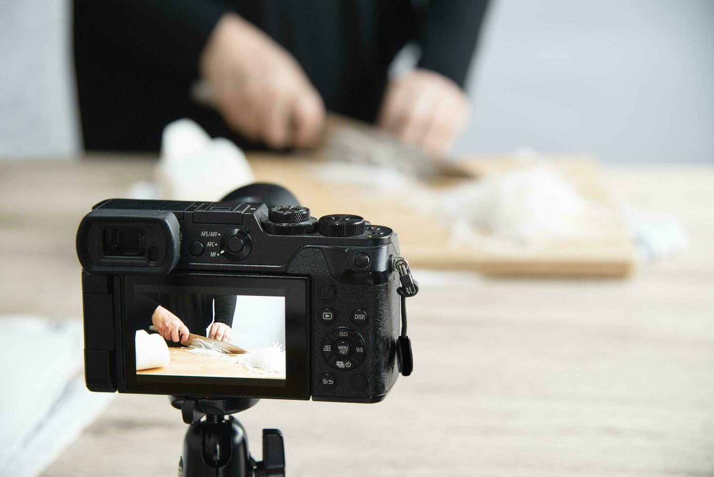 personas utilizando digital cámara tomando comida fotografía o vídeo estudio producción foto