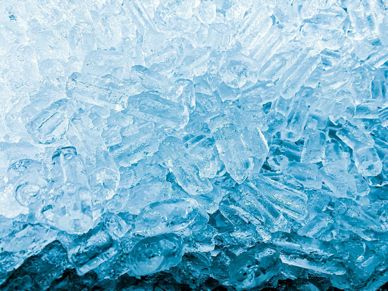 hielo cubitos fondo, hielo cubo textura, hielo fondo de pantalla eso hace yo sensación Fresco y sensación bien. en el verano, hielo y frío bebidas será hacer nosotros sensación relajado, hecho para bebida o refresco negocio. foto