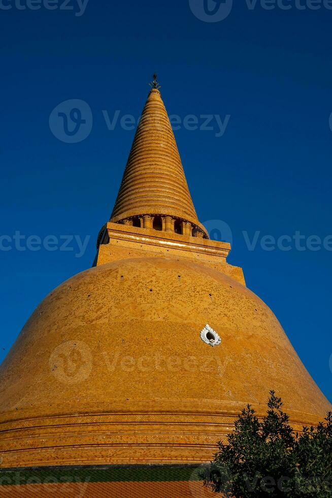 Phra Pathom Chedi, the largest and tallest pagoda in Thailand and surrounding area located at Amphoe Mueang Nakhon Pathom Province. photo