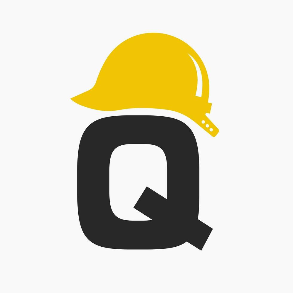 letra q casco construcción logo concepto con la seguridad casco icono. Ingenieria arquitecto logotipo vector