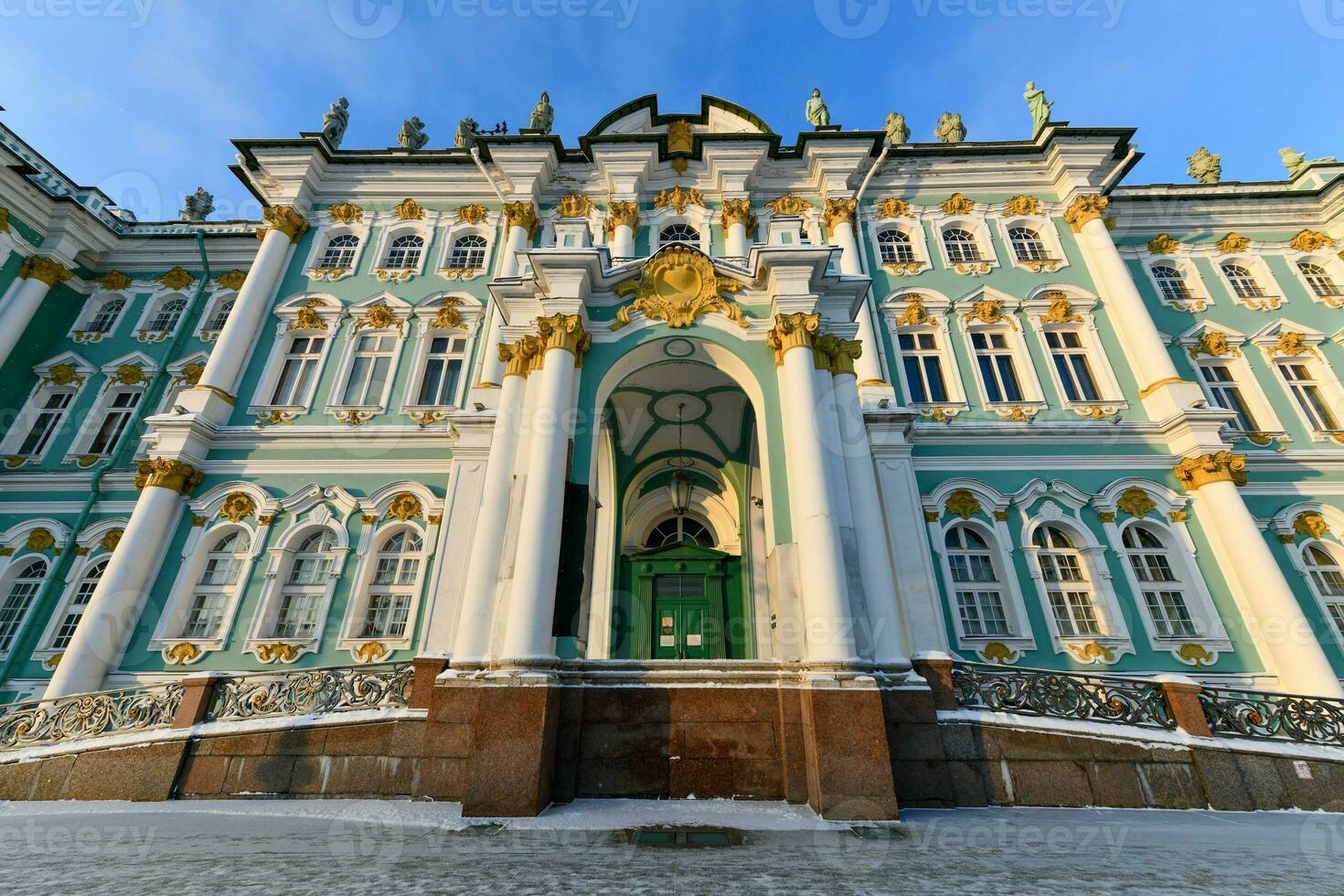 palace-square-saint-petersburg
