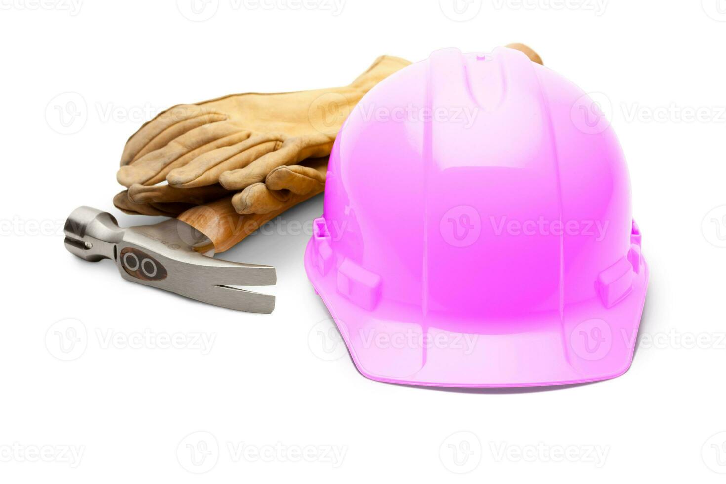 rosado la seguridad construcción difícil sombrero, martillo y cuero guantes aislado en un blanco antecedentes. foto