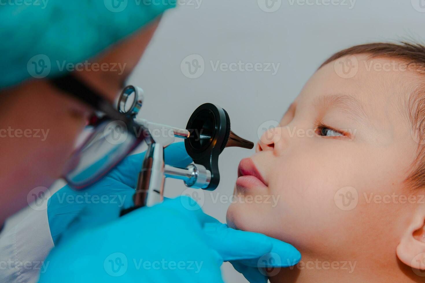 doctor using ostomoscope photo