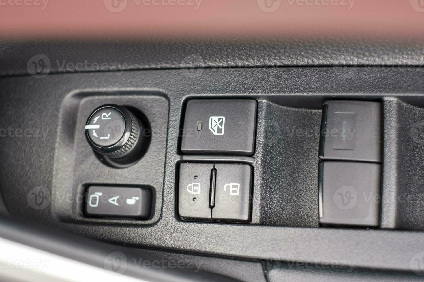 botones controlador el ventanas dentro un auto, controlar y eléctrico espejo ajustamiento foto