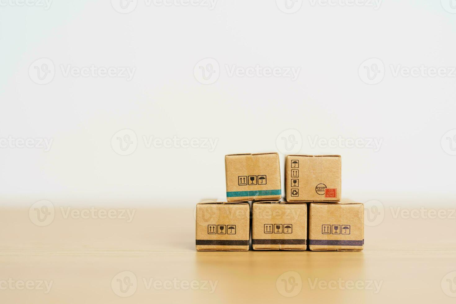 product customer Boxes on table . online shopping, Marketplace platform website, technology, ecommerce, shipping delivery, logistics and online payment concepts photo