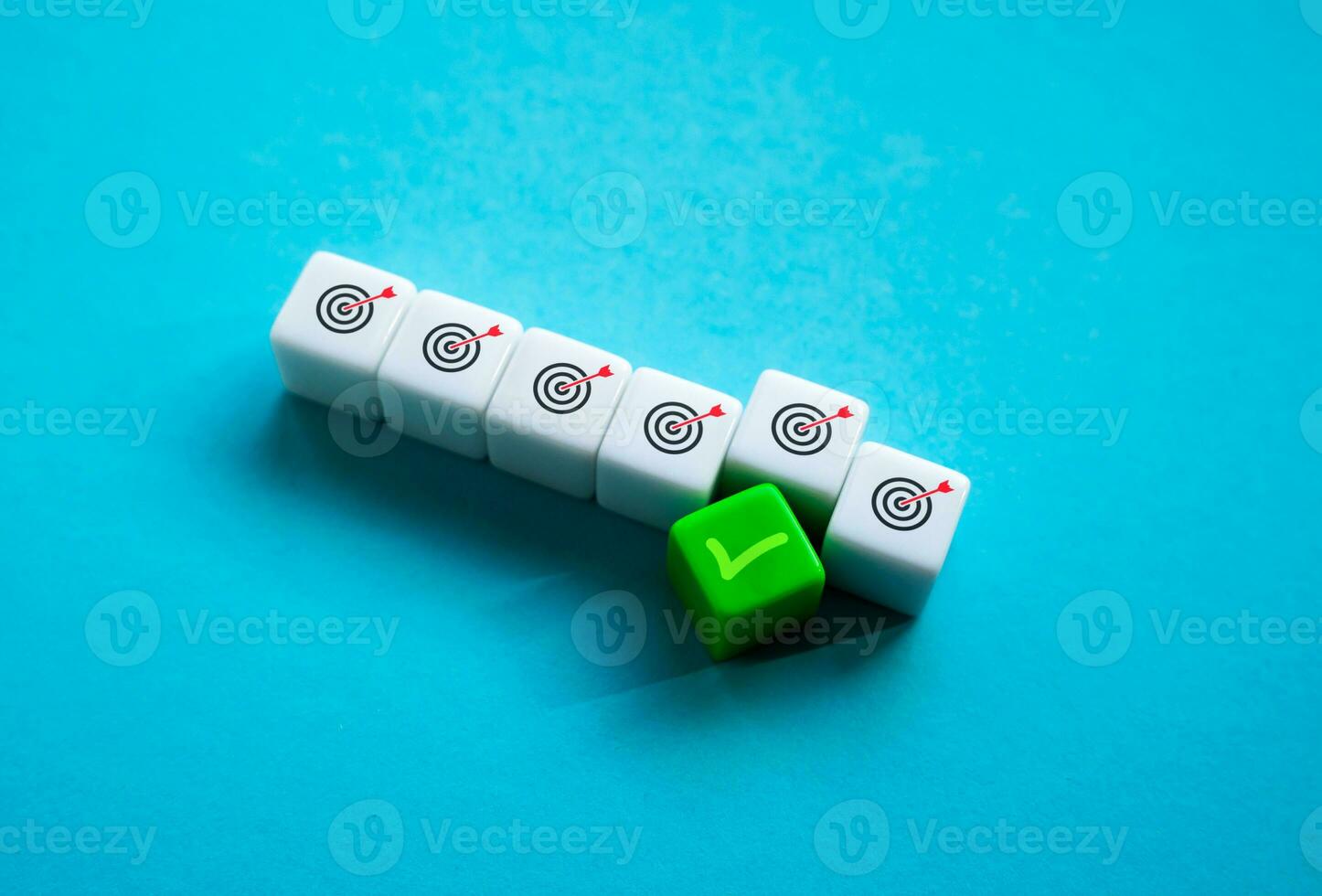 Complete the first task. Select the target audience for advertising. Fulfill a dream, accomplish a life goal. Start with a more important goal. Job prioritization. Set priority photo