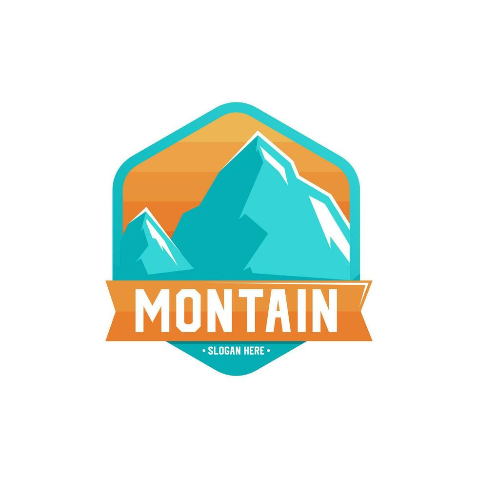 moderno emblema Insignia vector concepto, montaña logo vector, creativo diseño, logo diseño simple.