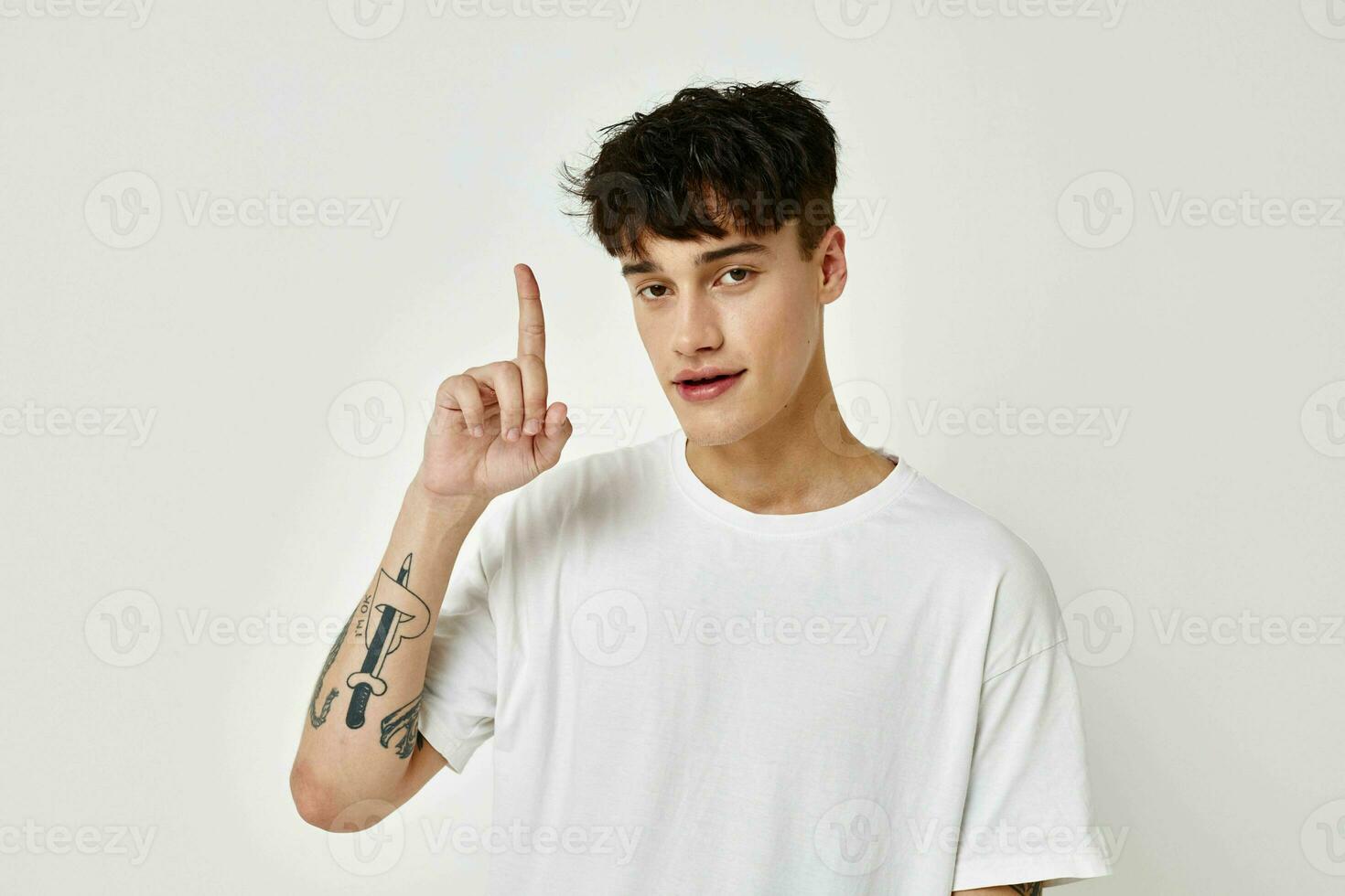 Photo young boyfriend modern youth style white t-shirt tattoo on the arm Lifestyle unaltered