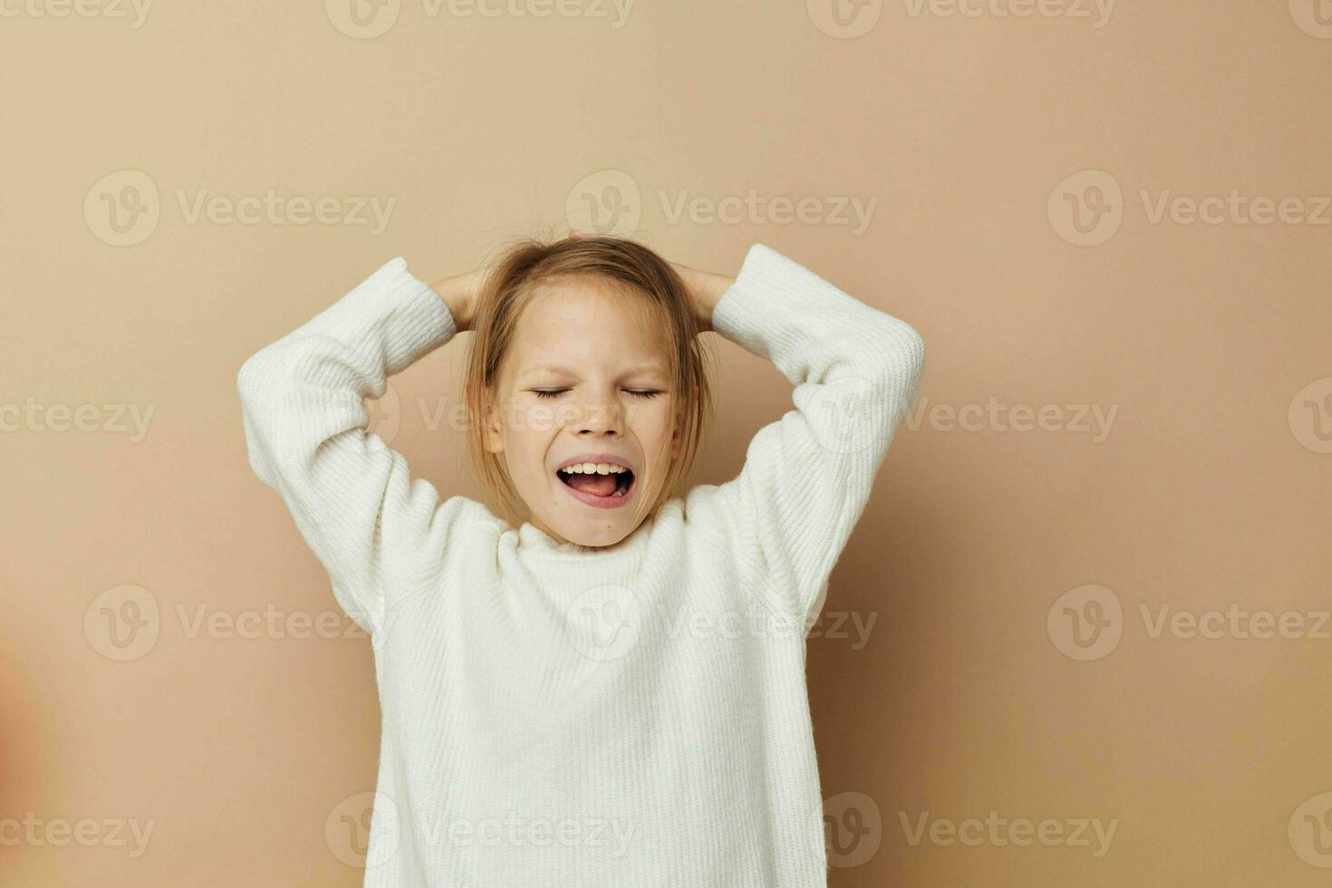 linda niña para niños estilo emociones divertido aislado antecedentes foto