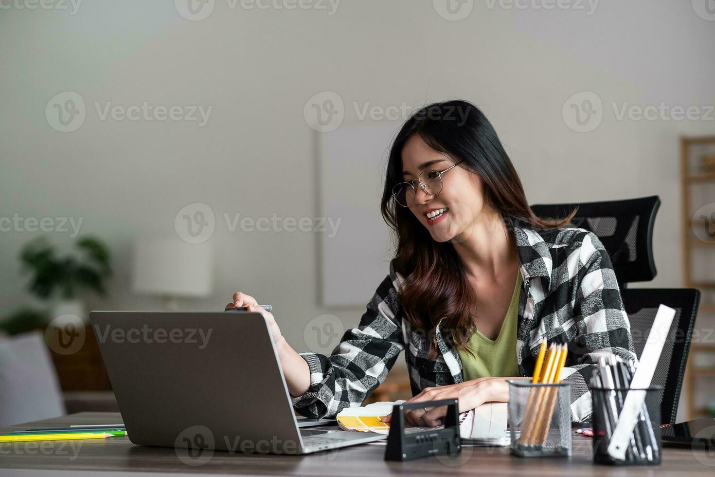 Graphic designer working with select color for creativity editor ideas designer concept. photo