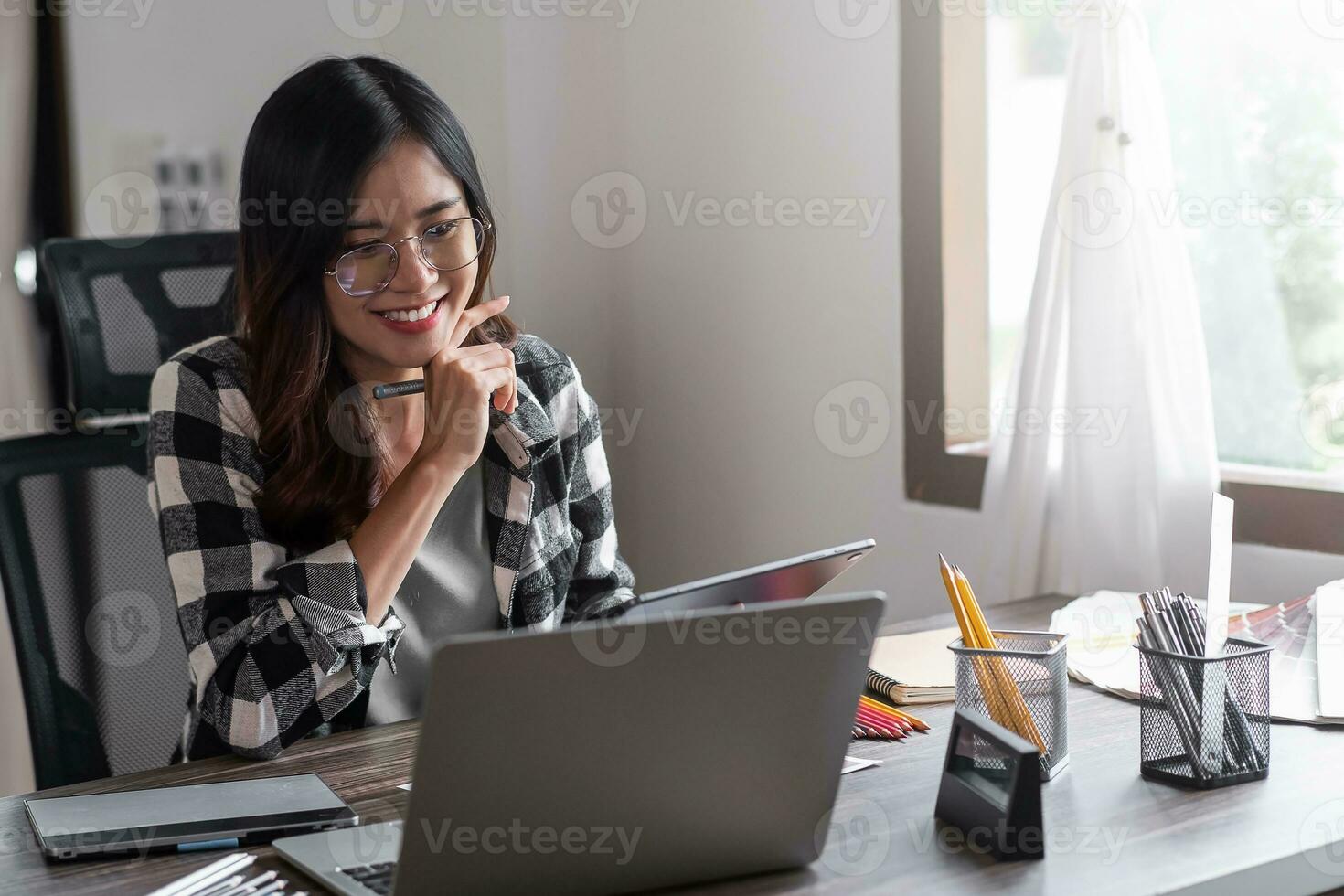 Graphic designer working with select color for creativity editor ideas designer concept. photo