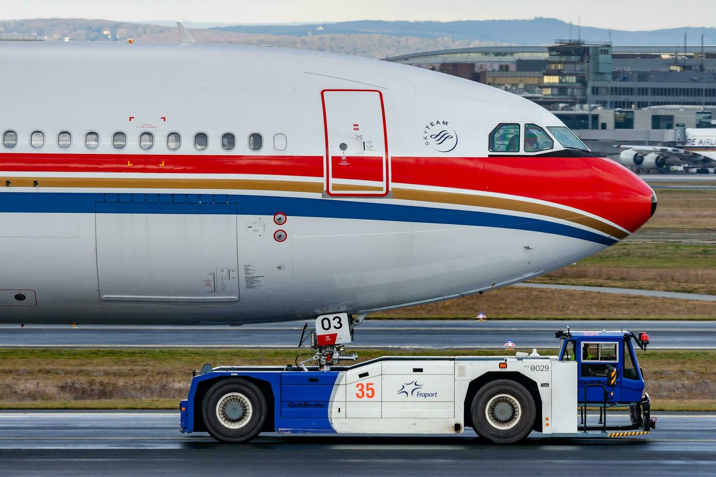 China oriental aerobús a330-200 b-5903 pasajero avión rodaje a frankfurt aeropuerto foto