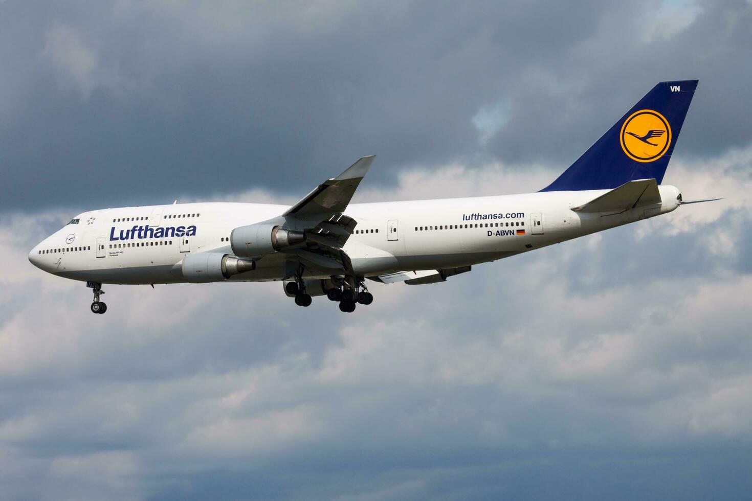 Lufthansa Boeing 747-400 D-ABVN passenger plane landing at Frankfurt airport photo