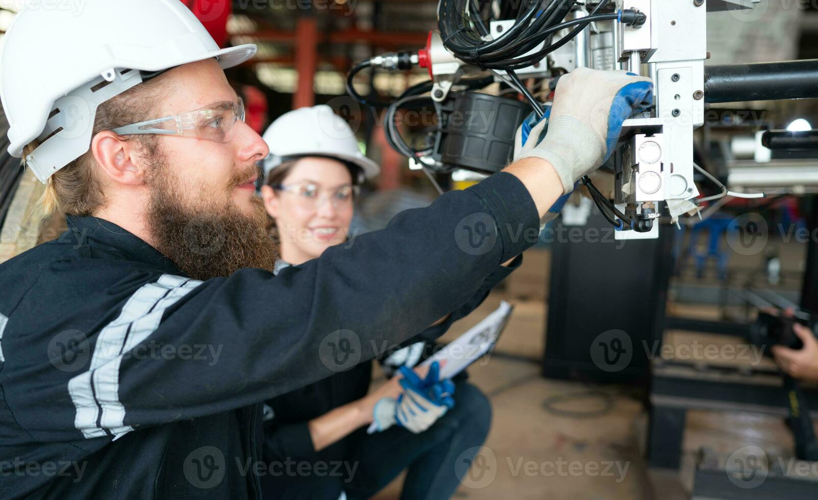 Electrical engineer with the mission of installing a robot arm electrical system photo