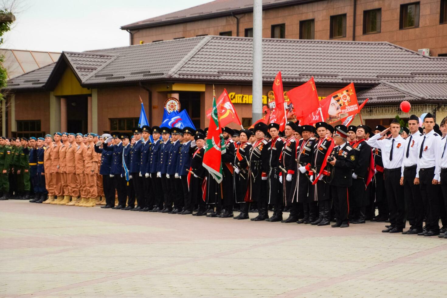 festivo desfile en mayo 9 9 en slavyansk-on-kuban, en honor de victoria día en el genial patriótico guerra. foto