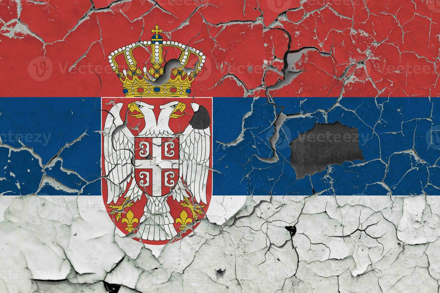 3d bandera de serbia en un antiguo Roca pared antecedentes. foto