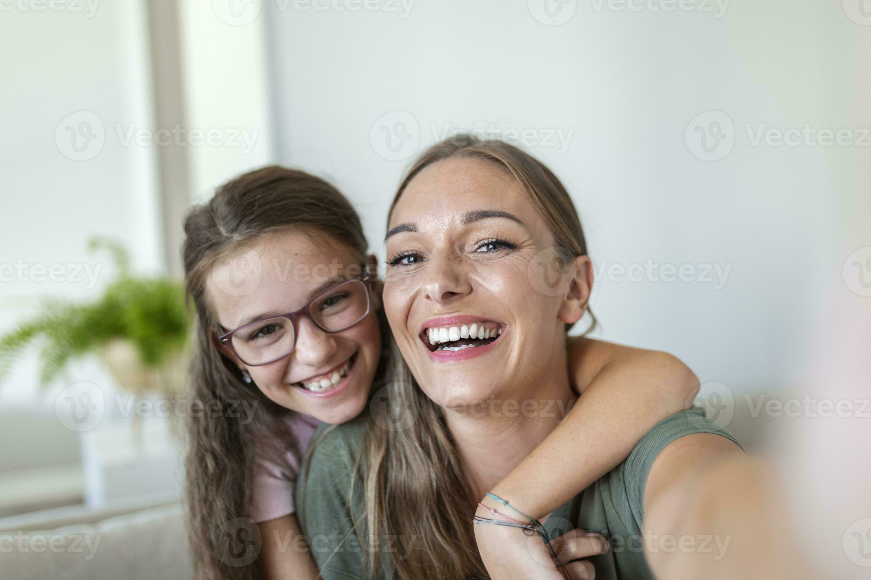 Do The Oshry Sisters Talk To Their Mom - e93mlhg