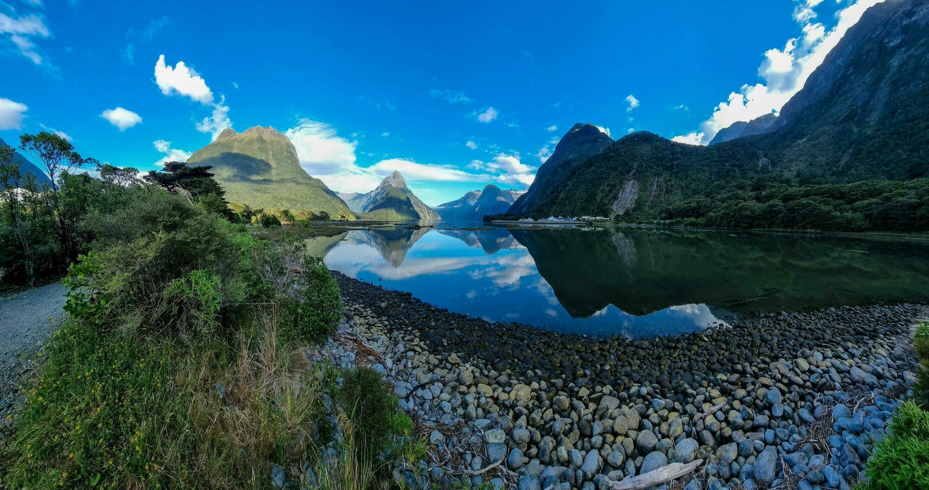 Milford Sound, Southland, New Zealand photo