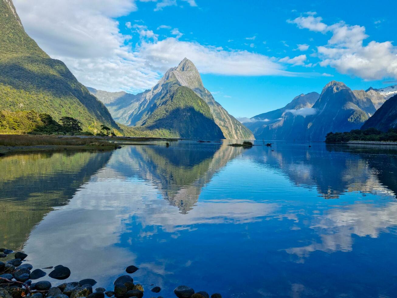 Milford Sound, Southland, New Zealand photo