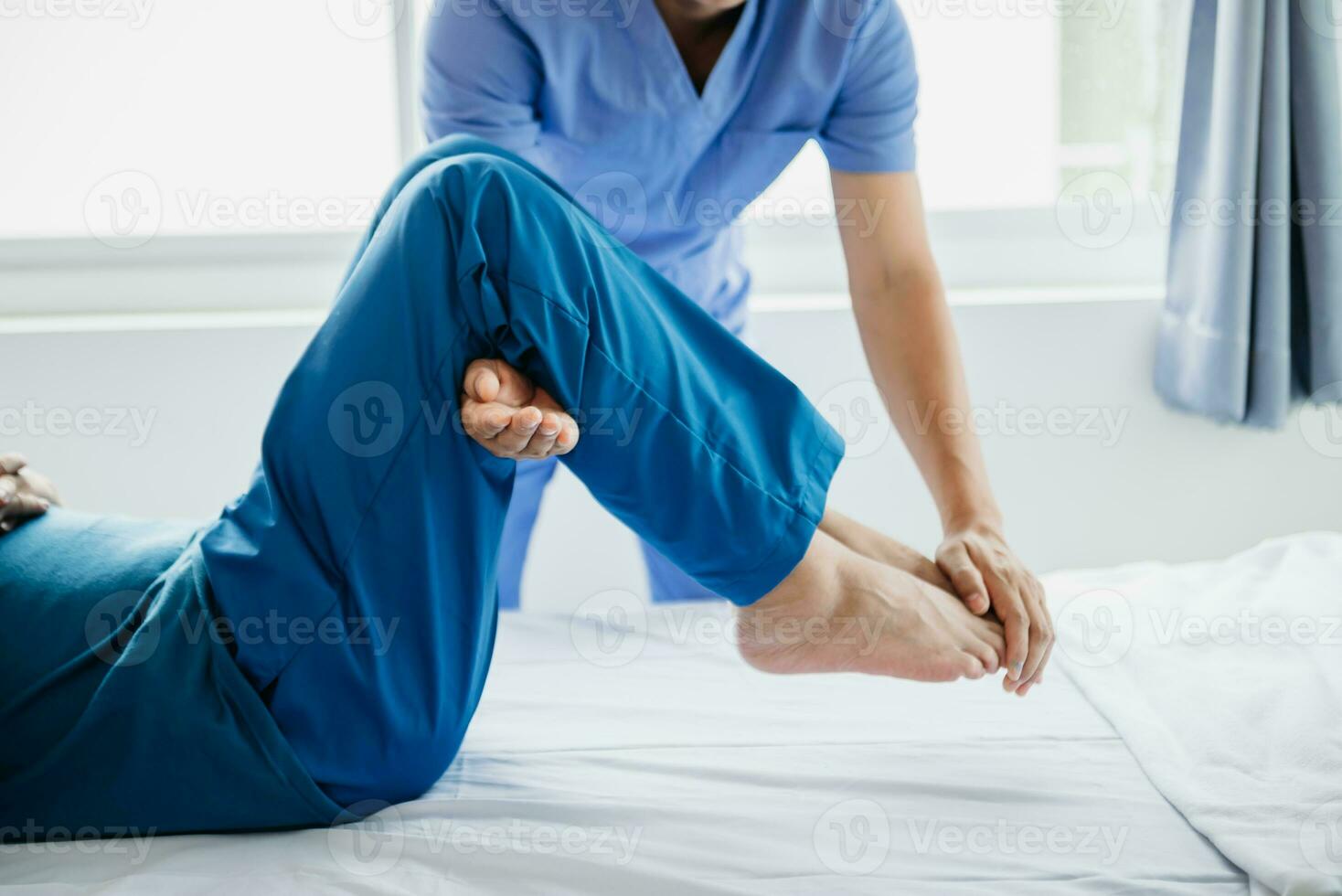 Doctor consulting with patient Back problems Physical on the bed in clinic concept photo