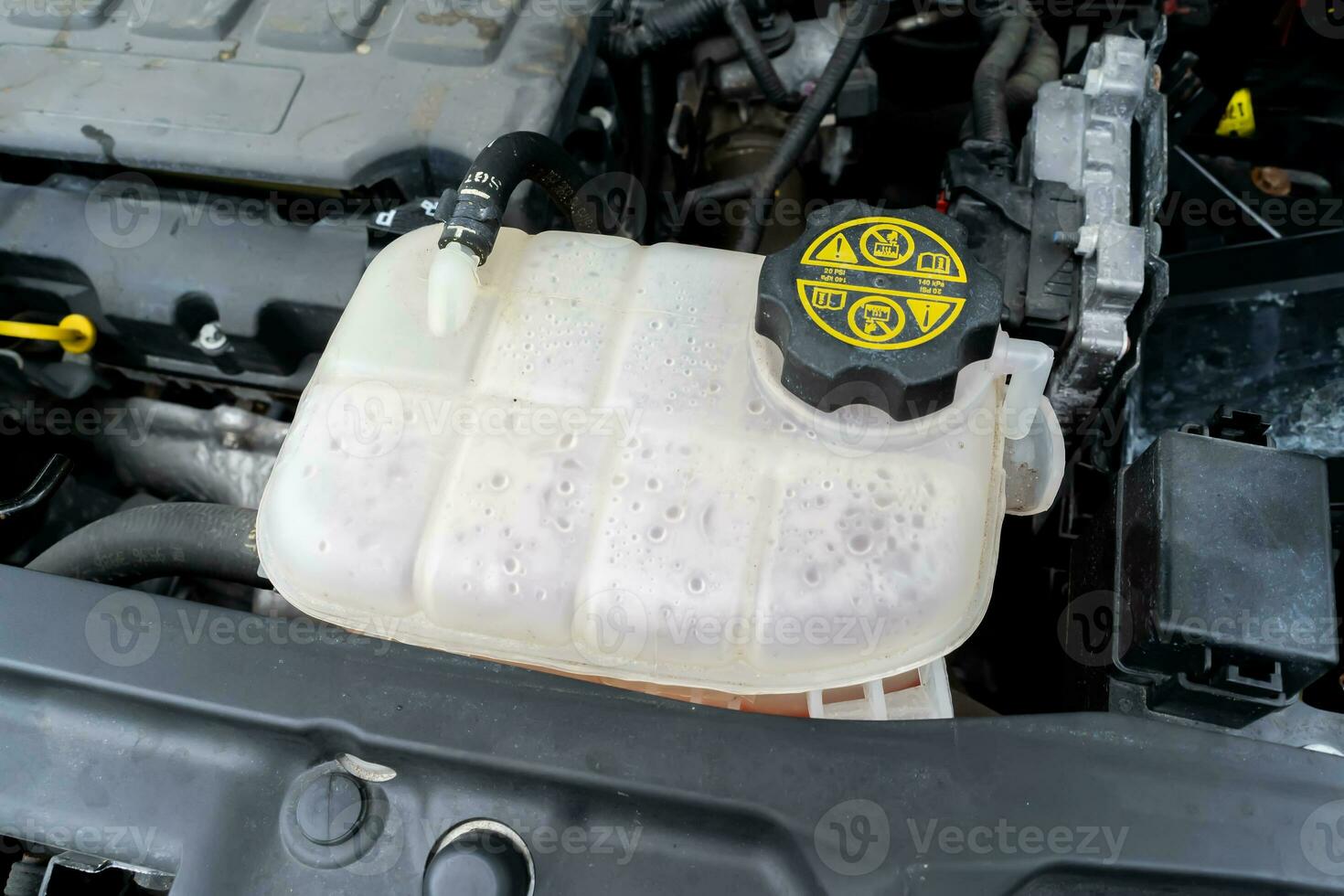 empty reservoir for cooling liquid inside the engine compartment