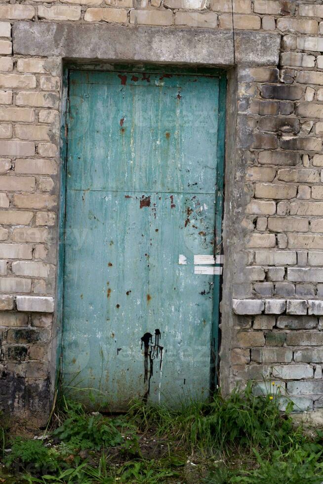 resumen antecedentes de antiguo azul metal puertas foto