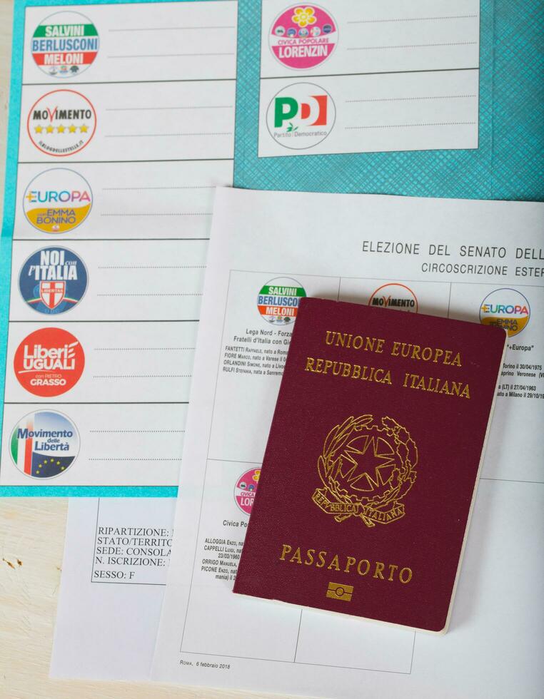 Moscú, ruso federación. 02 14 2018. electoral paquete para italiano residentes en el extranjero. foto