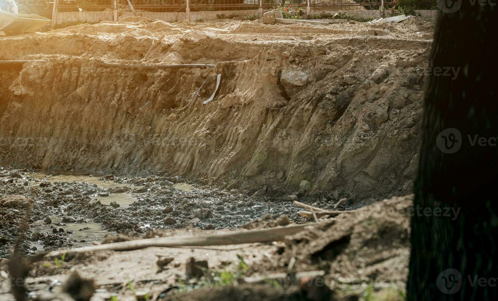 Placement of filling underwater concrete photo
