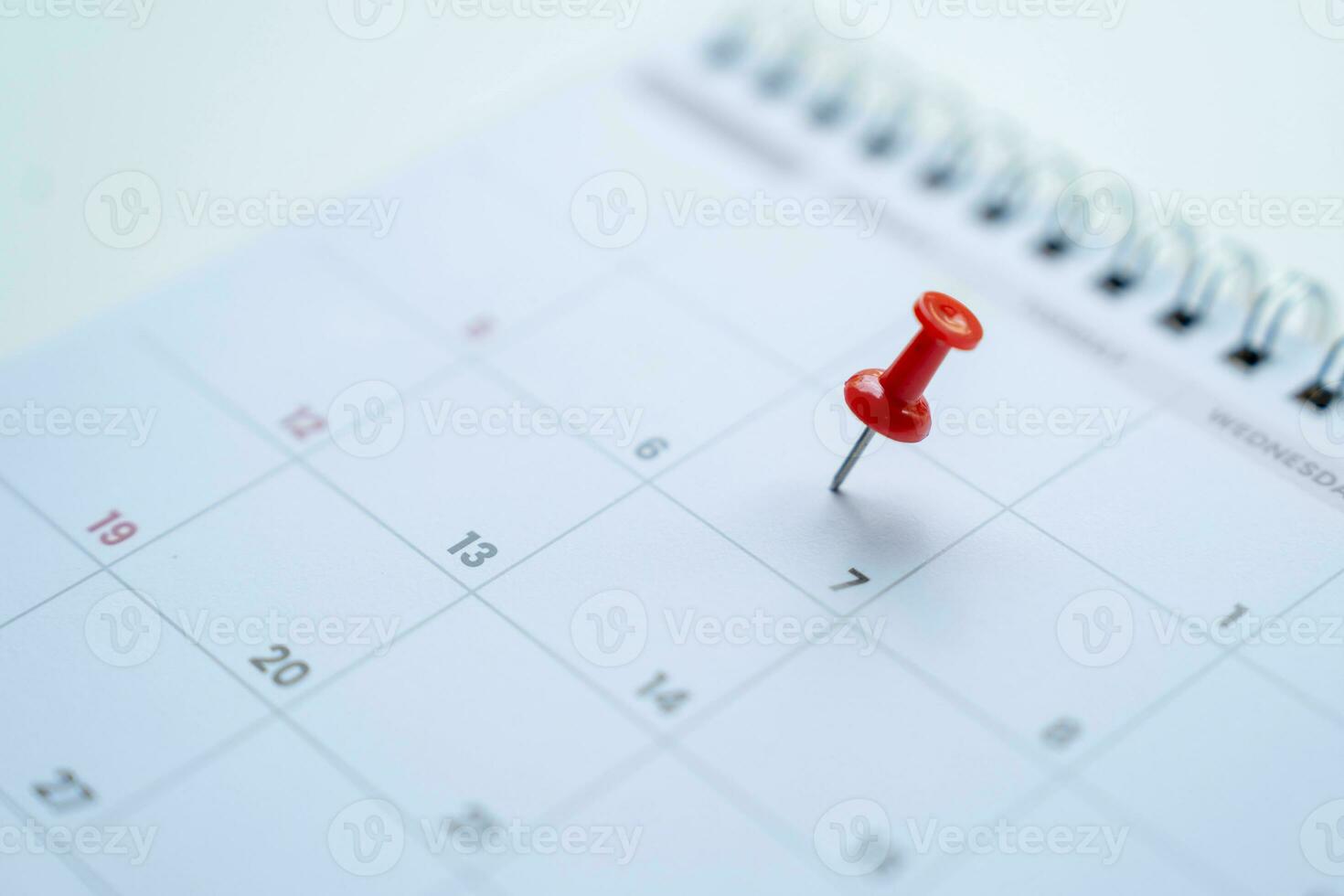 Red pin on the 7th day of the calendar photo