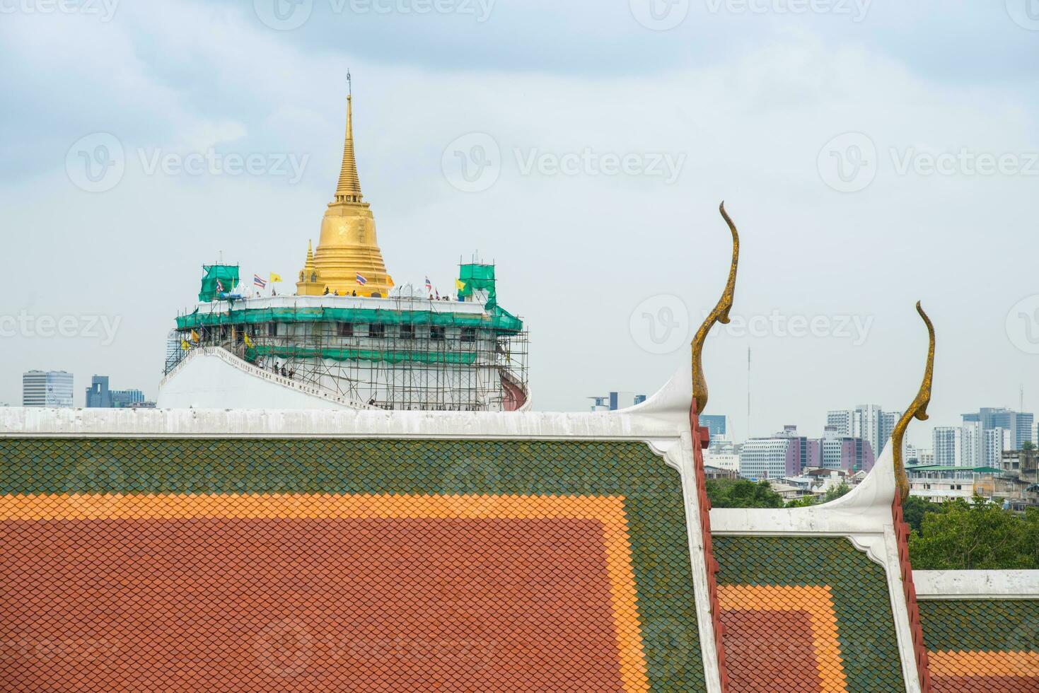 el dorado montaña de wat saket situado en Bangkok el capital ciudades de tailandia foto